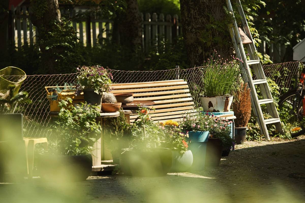DIY garden work bench ideas with built-in tool storage and drainage grooves